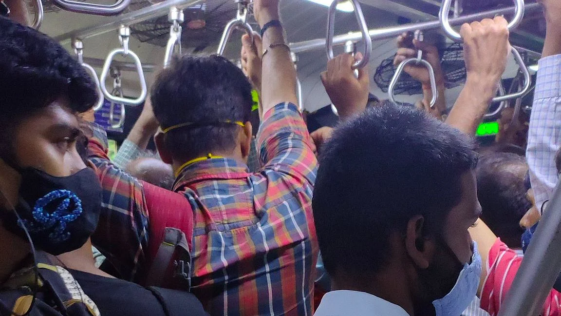 Mumbai: Local trains continue to run packed despite rising COVID cases