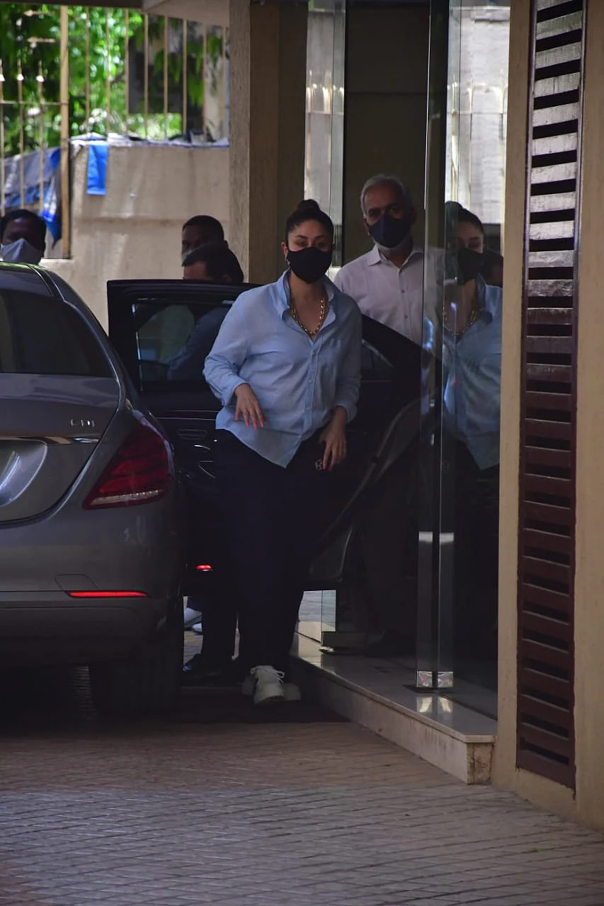 Paparazzi Files: Aryan Khan, Kareena Kapoor Khan, Shraddha Kapoor and others spotted in Mumbai