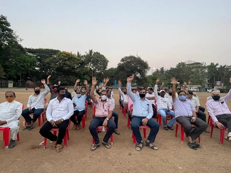 COVID-19 in Thane: Police chair meeting with protestors; make them understand difference between 'essential's shops and normal shops'