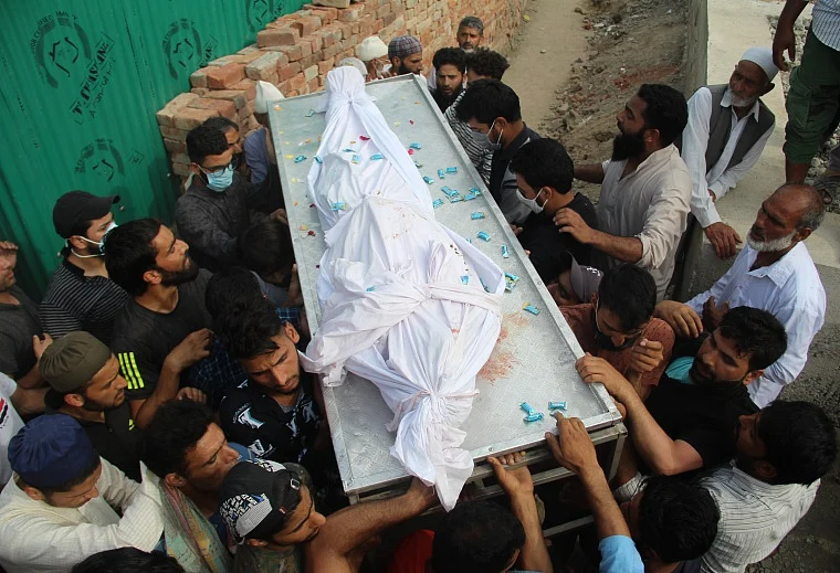 In pictures: Kashmir security officials pay rich tributes to two policemen who lost their lives in Sopore terrorist attack