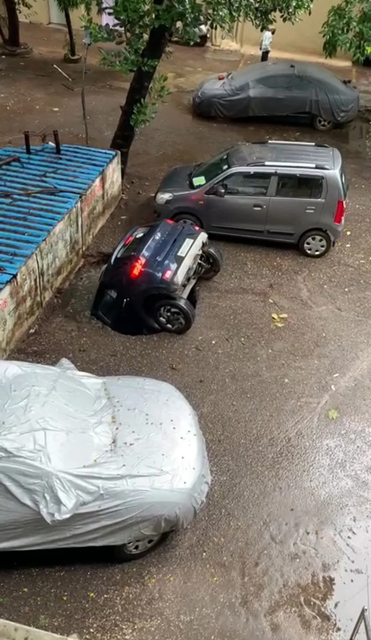 Mumbai: Car ‘drowns’ in ‘well’-turned-parking slot in Ghatkopar; BMC distances itself, says 'it occurred on private premises'