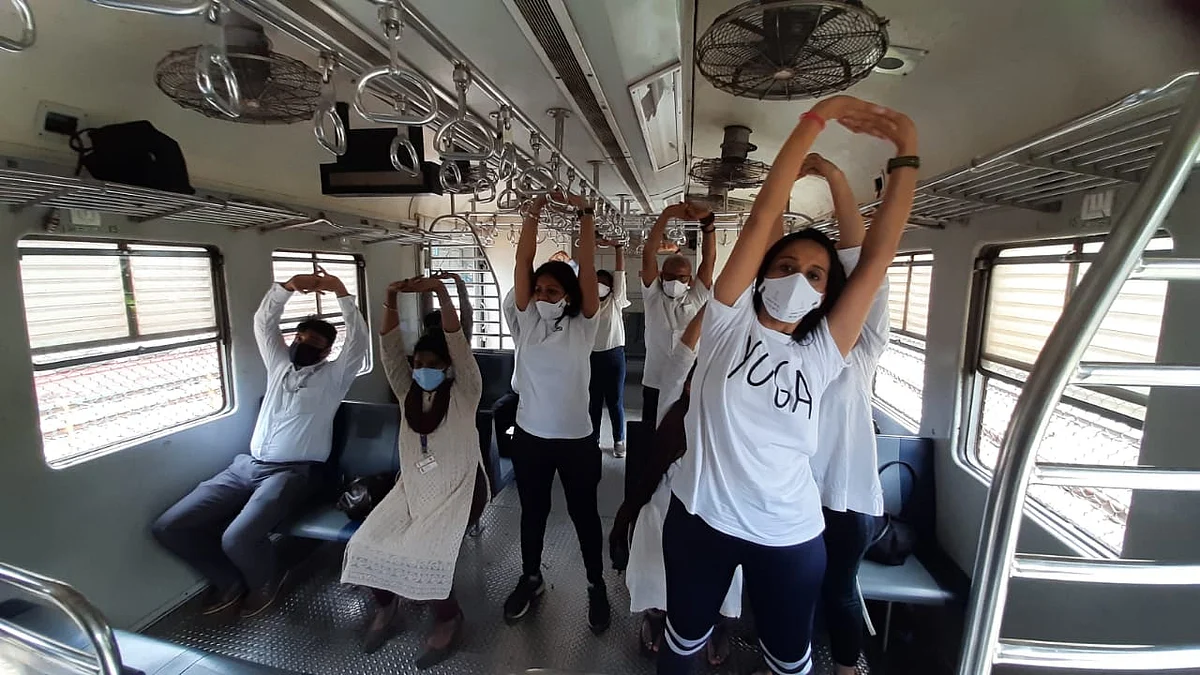 Mumbai: International Yoga day celebrated in local train