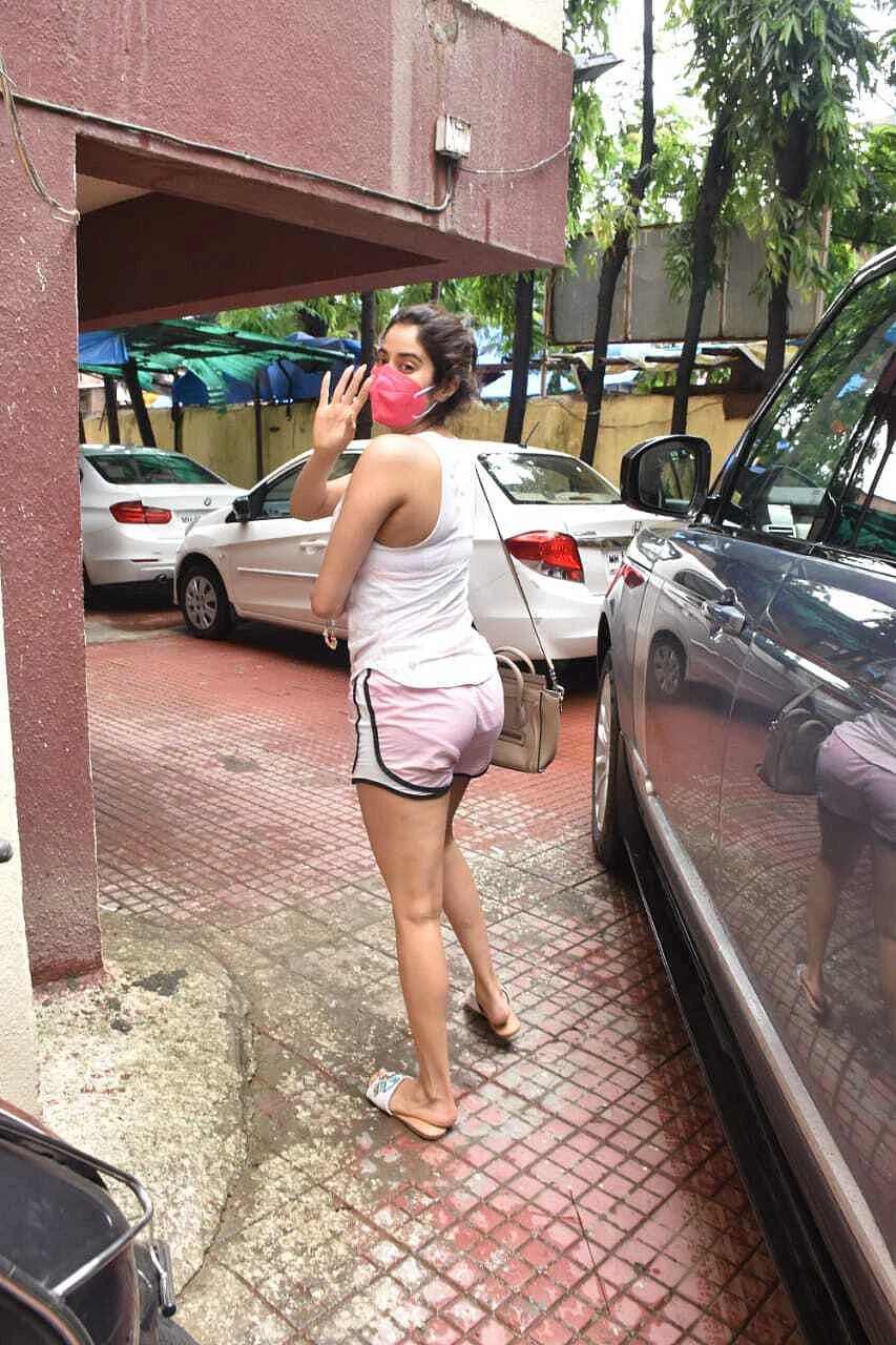In Pics: Janhvi Kapoor, Kajal Aggarwal, Remo D'souza and other B-Town celebs spotted in Mumbai