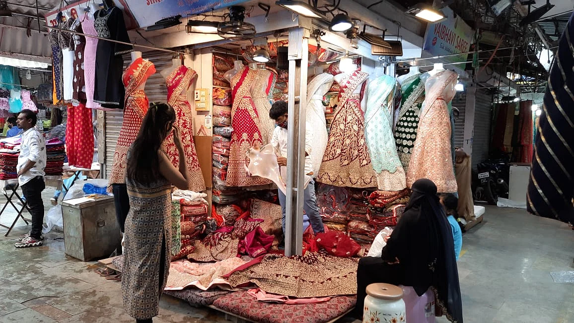 People were seen shopping at the Municipal market in Malad, Mumbai on Monday after the government announced the easing of COVID-induced restrictions.