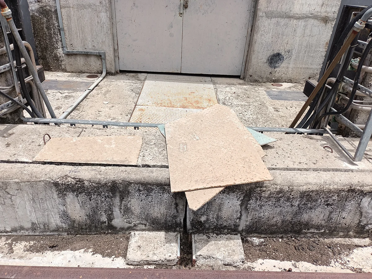 Iron plates, which thieves removed