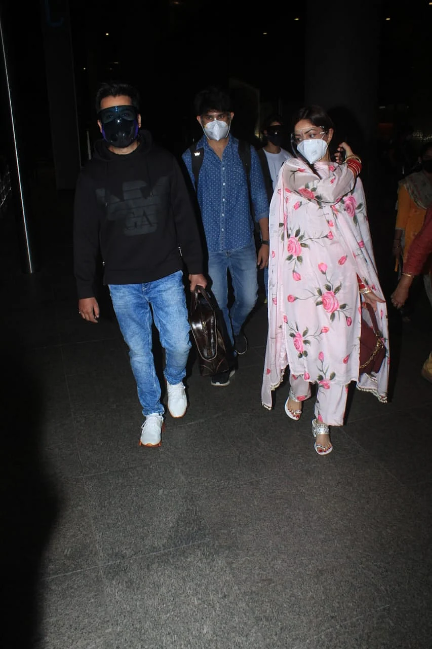 In Pics: Newlyweds Yami Gautam, Aditya Dhar back in Mumbai