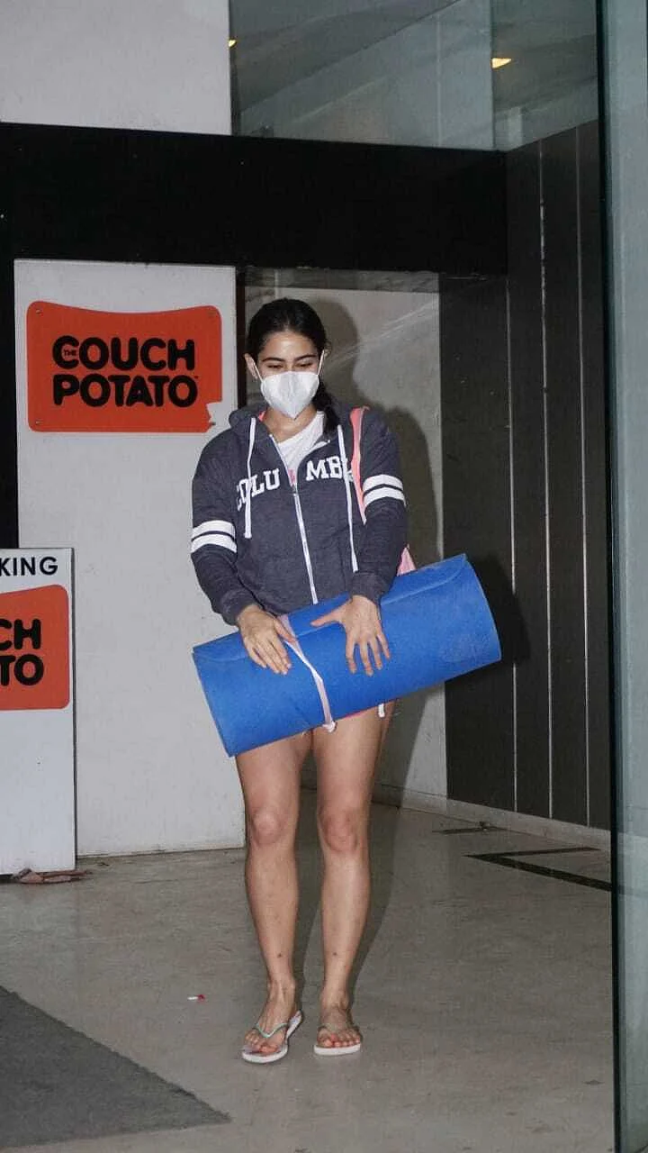 In Pics: Alia Bhatt, Nora Fatehi, Janhvi Kapoor and other B-Town celebs get papped in Mumbai