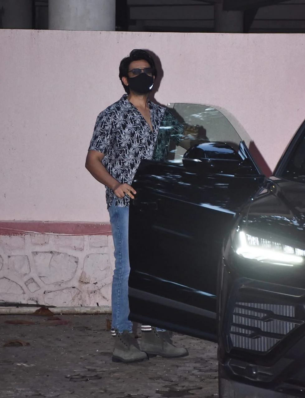 After being sacked from 'Dostana 2', Kartik Aaryan spotted at Sanjay Leela Bhansali's office