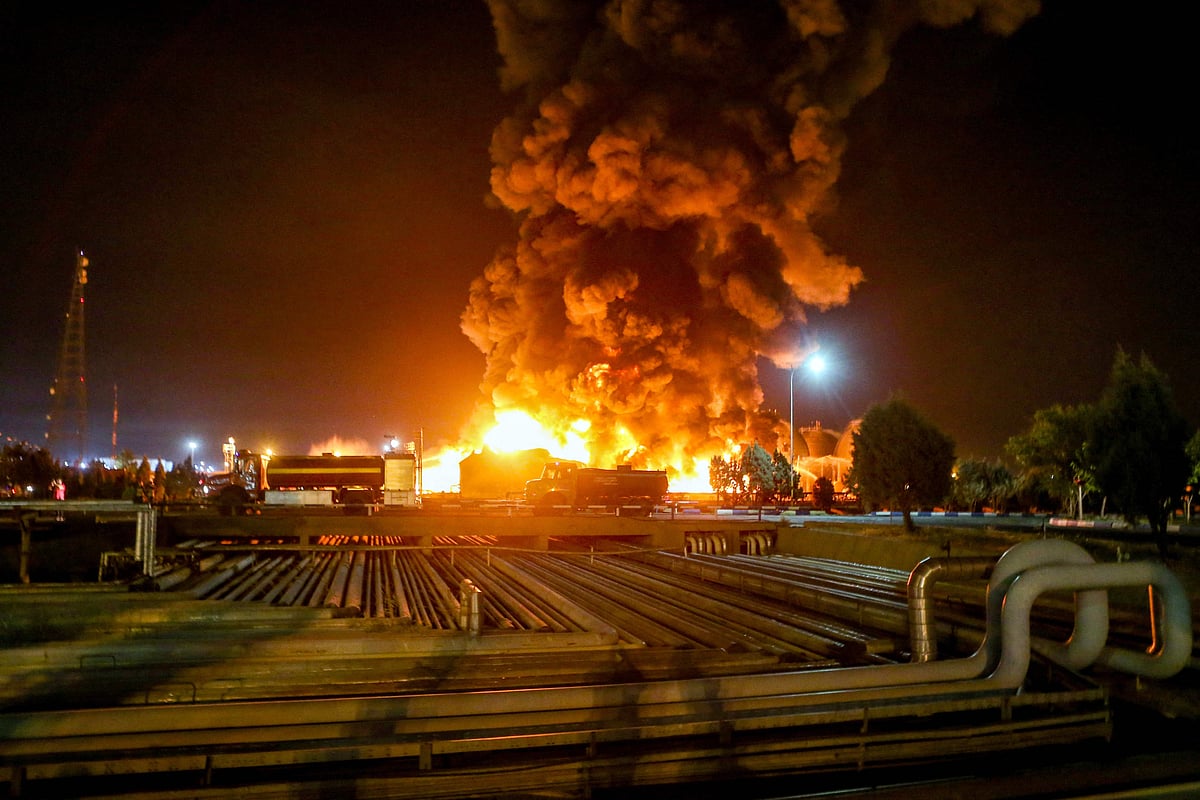 Iran: Huge fire at refinery near Tehran extinguished 