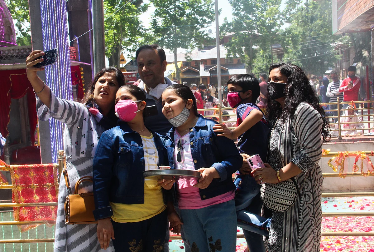 In Pics: Amid COVID-19 hundreds of devotees gather for annual Kheer Bhawani mela in Kashmir