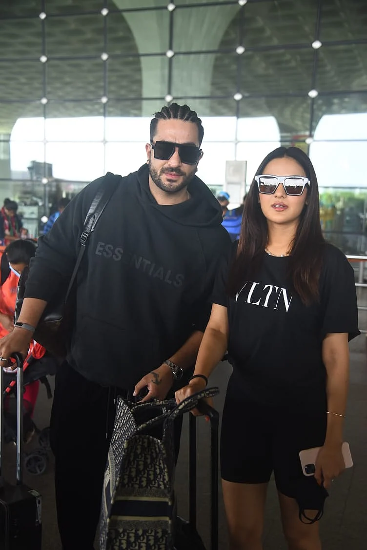 In Pics: ‘Bigg Boss 14’ fame Jasmin Bhasin heads to Goa with Aly Goni ahead of 31st birthday