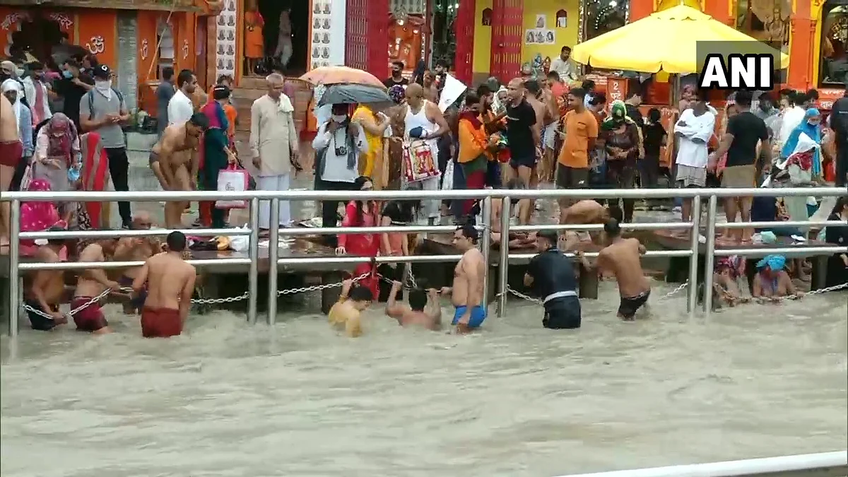 Devotees take holy dip at Har Ki Pauri Ghat, Haridwar in Uttarakhand on Ganga Dussehra on June 20, 2021.