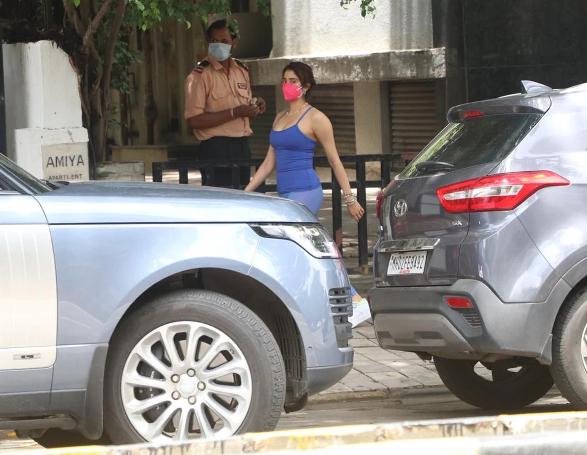Photos: Janhvi Kapoor, Disha Patani, Nikki Tamboli and other celebs spotted in Mumbai