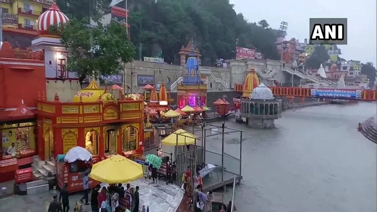 Devotees take holy dip at Har Ki Pauri Ghat, Haridwar in Uttarakhand on Ganga Dussehra on June 20, 2021.
