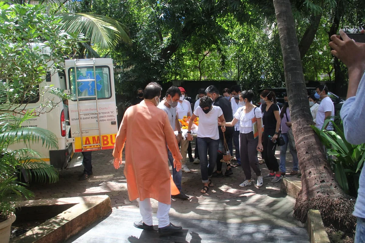 Mandira Bedi breaks age-old Hindu tradition, performs husband Raj Kaushal's last rites - see pictures