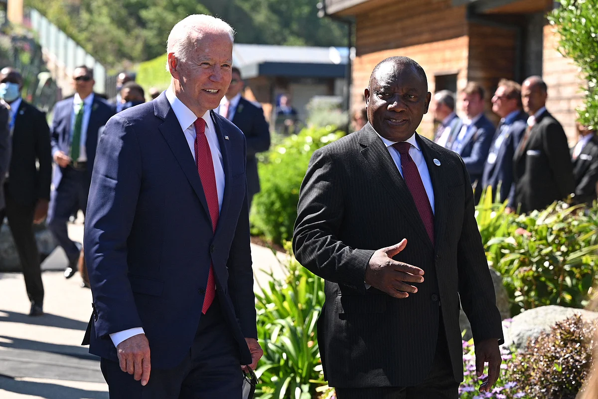 US President Joe Biden (L) speaks with South Africas President Cyril Ramaphosa (R) as they attend the G7 summit in Carbis Bay, Cornwall on June 12, 2021.