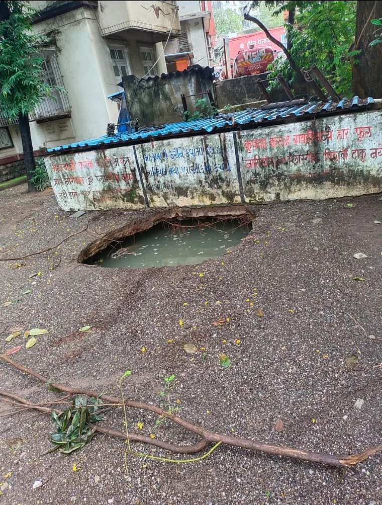 Mumbai: Car ‘drowns’ in ‘well’-turned-parking slot in Ghatkopar; BMC distances itself, says 'it occurred on private premises'