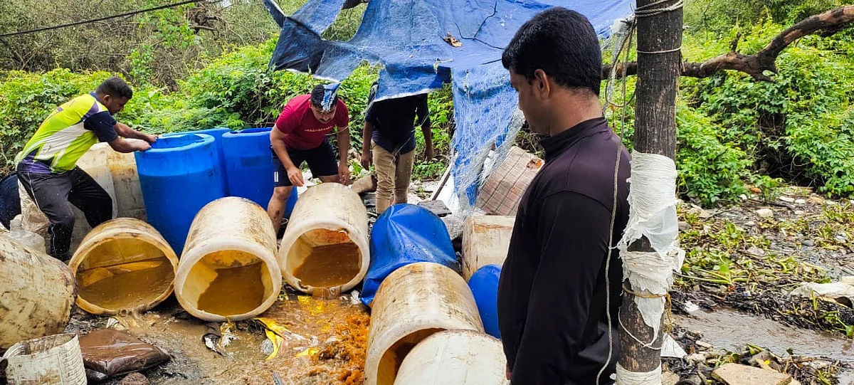 Vasai: MBVV cops paddle their way to bust hooch brewing den