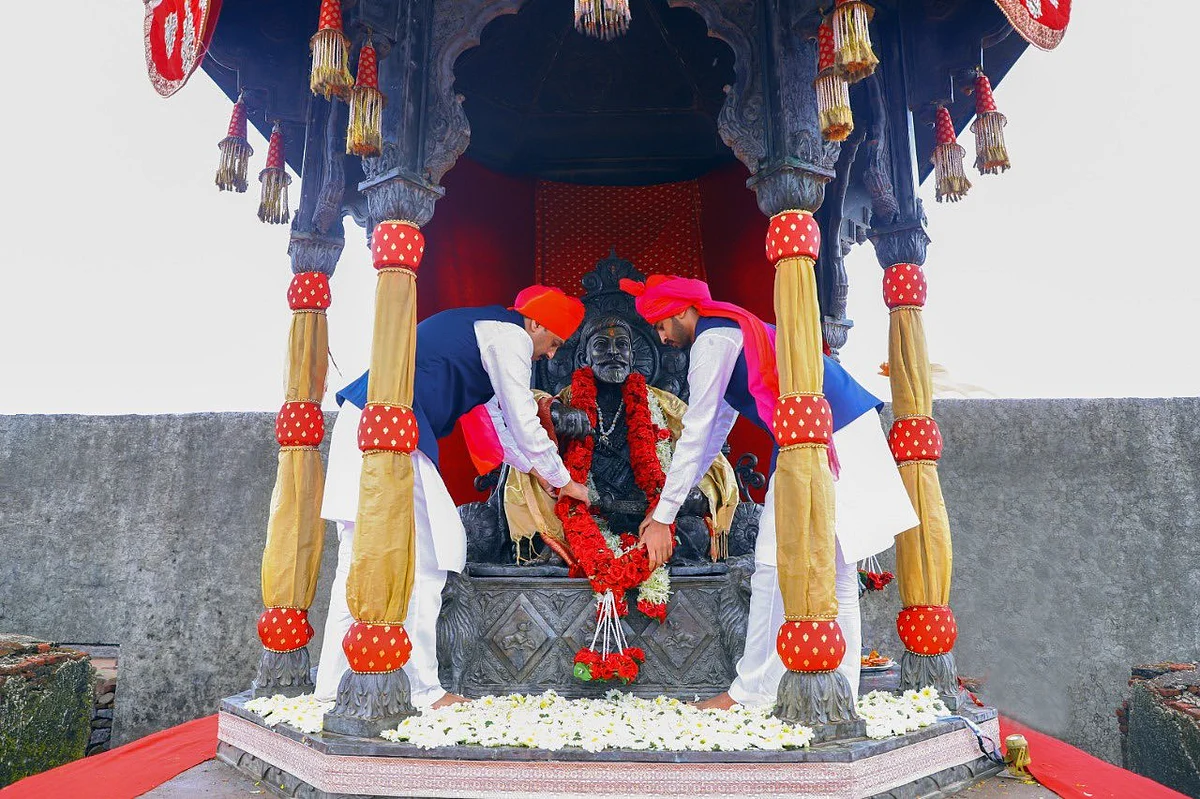 BJP MP Sambhaji Raje Chhatrapati, who belongs to the direct lineage of the great king, performed abhishek on Shivaji Maharaj's statue at Raigad Fort on 'Shiv Rajyabhishek Din' on June 6, 2021.