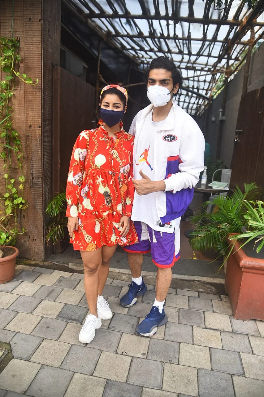 Paparazzi Files: Malaika Arora, Sonu Sood, Kriti Sanon and other b-town celebs spotted in Mumbai