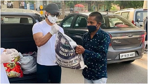 Essential food items being distributed in New Delhi