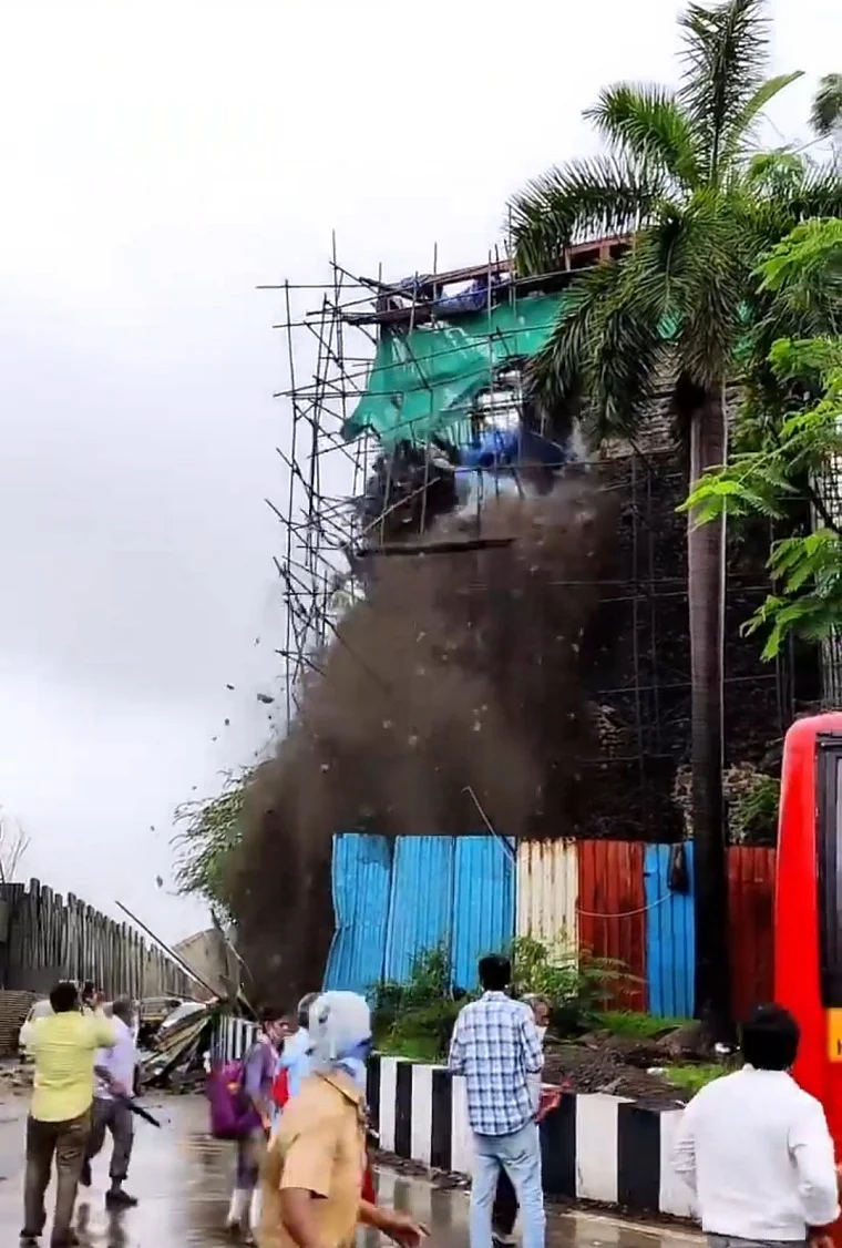 Navi Mumbai: Walls of 16th-century fort in Belapur collapse due to heavy rainfall