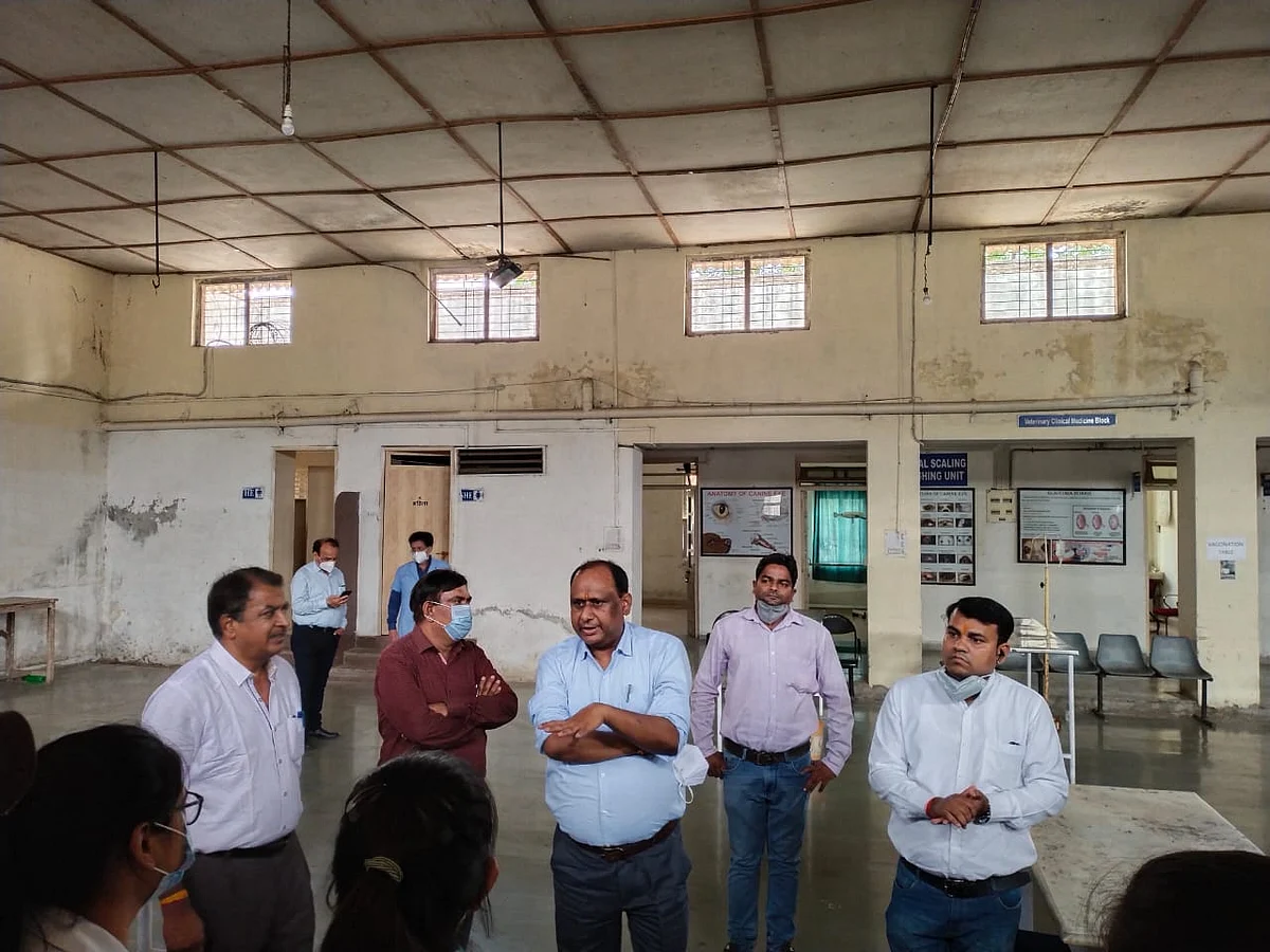 Indore: Veterinary Council of India president inspects Veterinary College