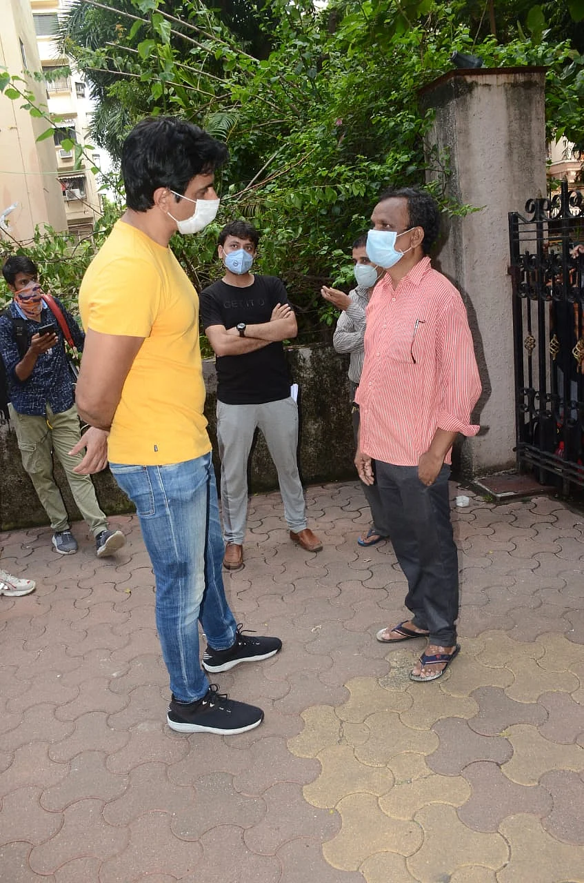 Paparazzi Files: Malaika Arora, Sonu Sood, Kriti Sanon and other b-town celebs spotted in Mumbai
