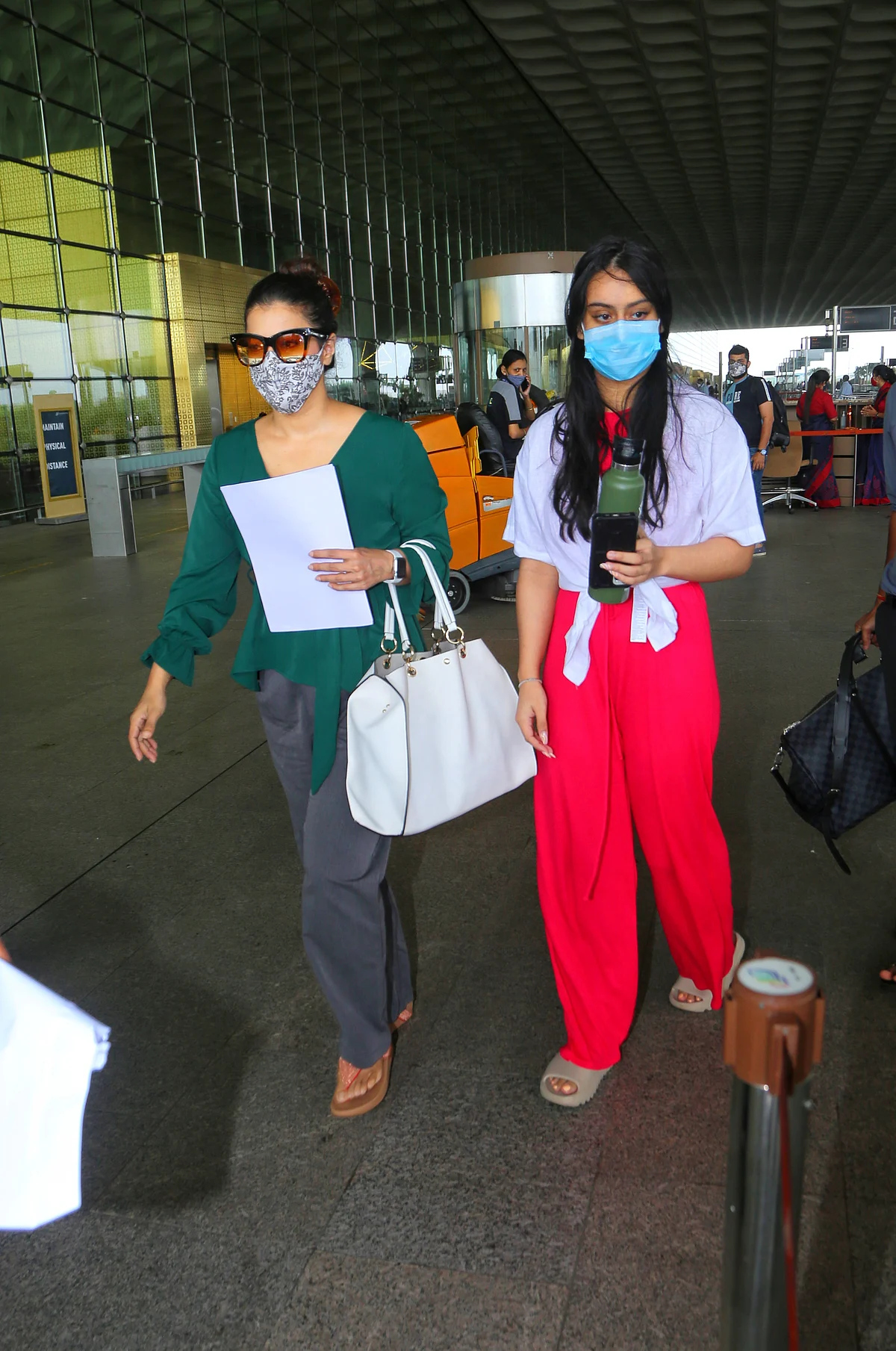 In Pics: Kareena Kapoor, Anil Kapoor, Rhea Chakraborty and other celebrities spotted in Mumbai