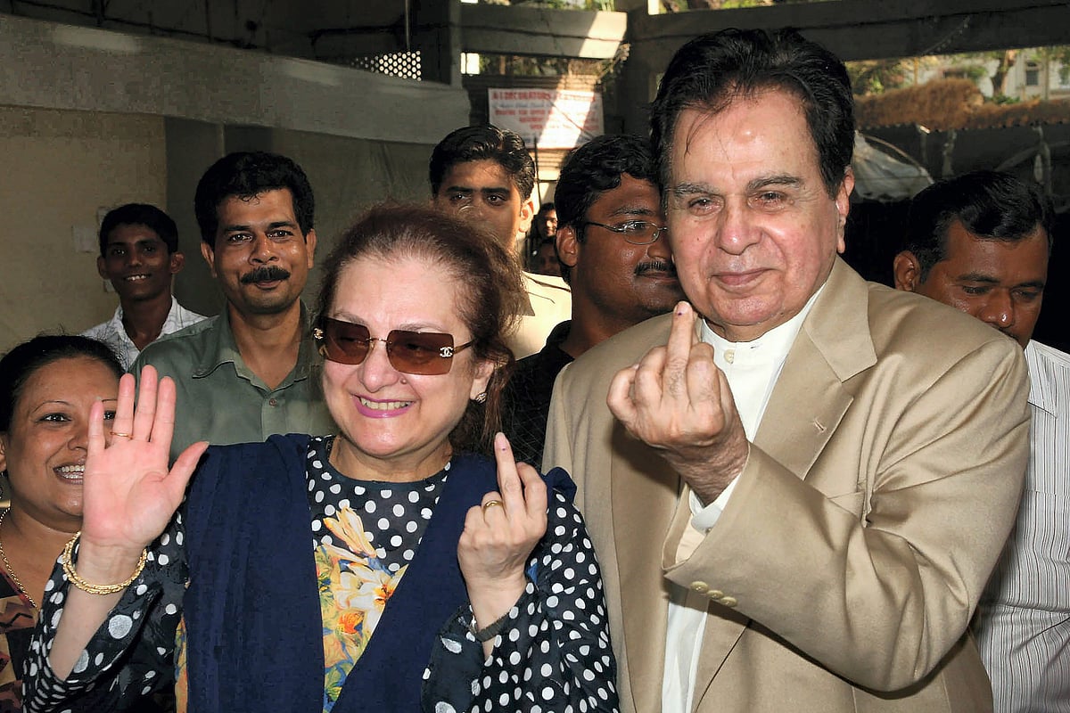Dilip Kumar with wife Saira Banu after casting votes for Lok Sabha polls in Mumbai in 2009
