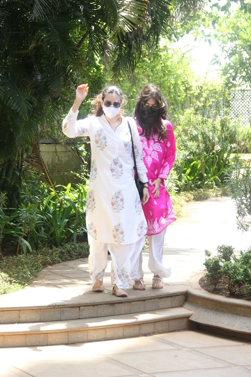 In Pics: Kareena, Karisma, Neetu Kapoor and others arrive at Randhir Kapoor’s Mumbai residence