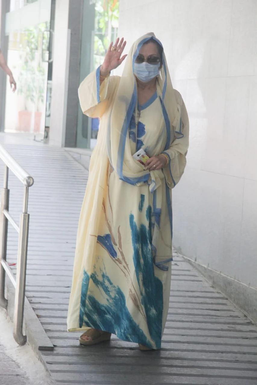 In Pics: Saira Banu arrives at Mumbai's Hinduja Hospital to meet husband Dilip Kumar