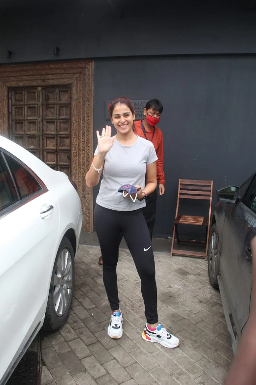 Paparazzi Files: Sonam Kapoor Ahuja, Vicky Kaushal and Janhvi Kapoor spotted in Mumbai; see pics