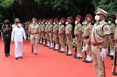 New Karnataka Governor Thawarchand Gehlot inspects guard of honour