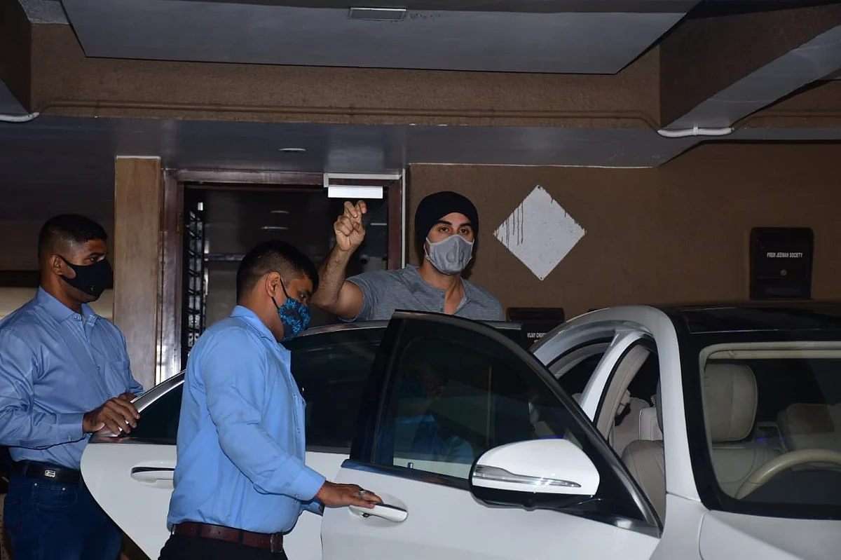 Mumbai: Deepika Padukone, Ranbir Kapoor and other Bollywood celebs spotted in the city; see pics
