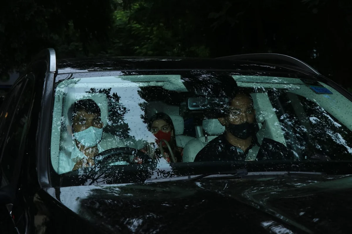 Paparazzi Files: Sonam Kapoor Ahuja, Vicky Kaushal and Janhvi Kapoor spotted in Mumbai; see pics