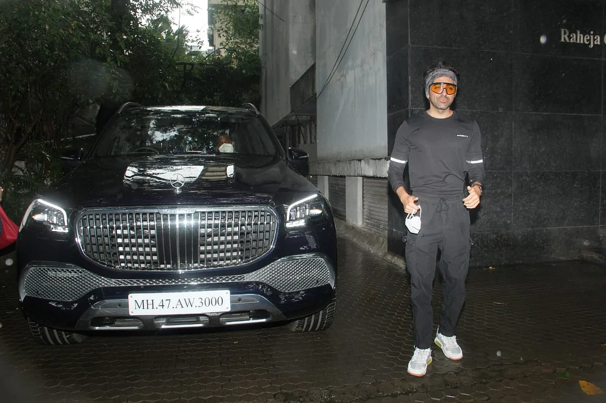 Paparazzi Files: Ayushmann Khurrana spotted in Mumbai with swanky new car; Jahnvi Kapoor hits gym in 90s-inspired look