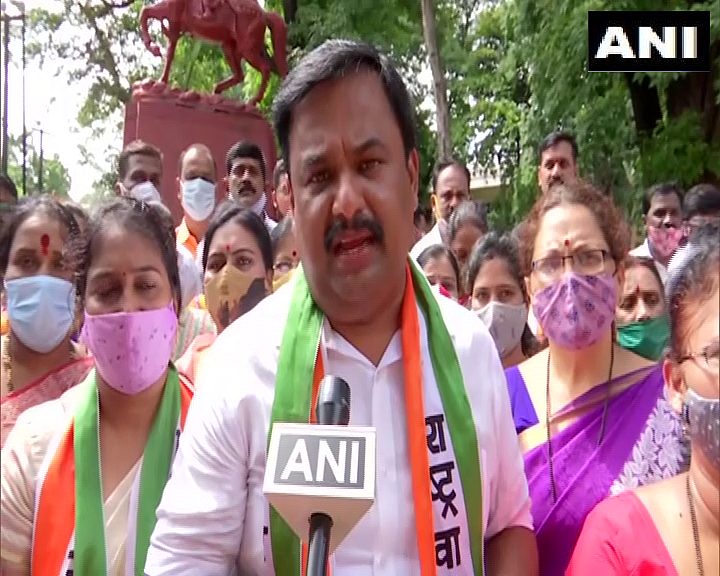 Speaking to ANI, one of the NCP workers said, "Cylinder price has increased by Rs 25. Under UPA govt it was around Rs 324 but within 7 years it has reached Rs 900. The common man is devastated due to these prices."