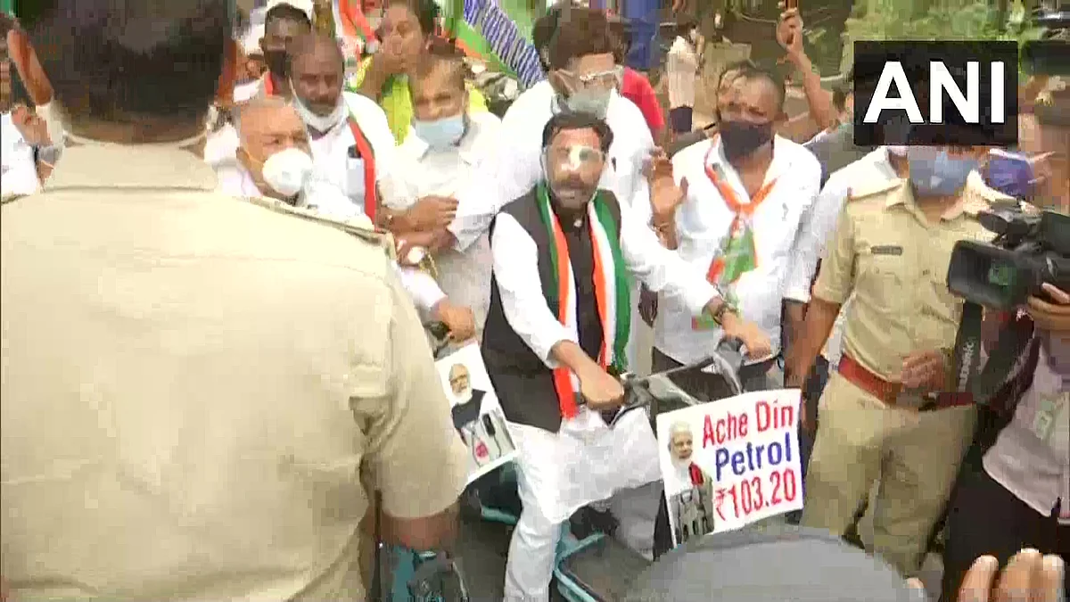 Congress holds protest on the issue of rising fuel prices Bengaluru on Wednesday, July 7, 2021.