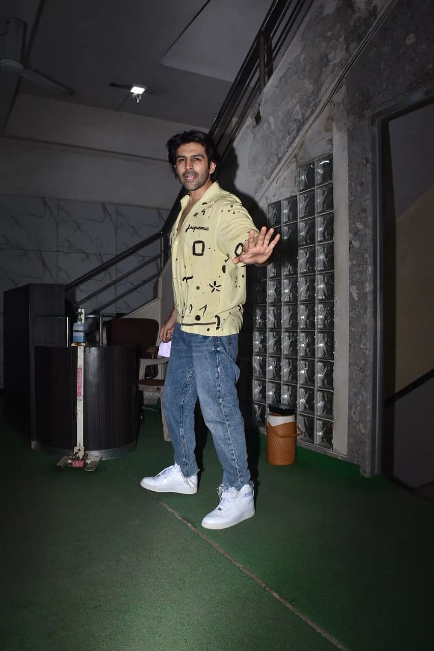 Paparazzi Files: Ayushmann Khurrana spotted in Mumbai with swanky new car; Jahnvi Kapoor hits gym in 90s-inspired look