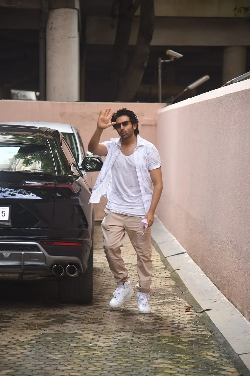 In Pics: Deepika Padukone, Kartik Aaryan spotted at Sanjay Leela Bhansali's office, fans say 'take my money already'