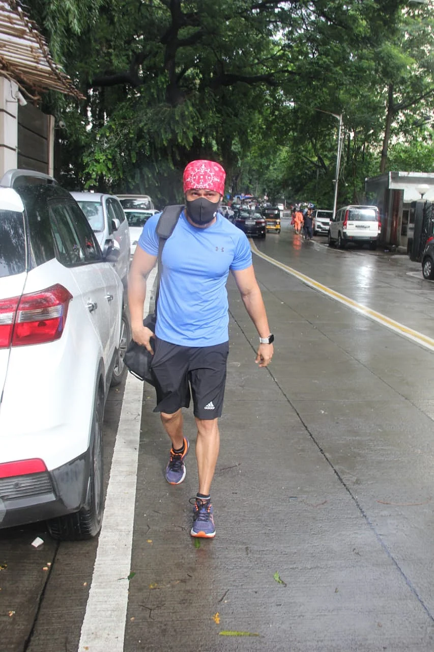 Paparazzi Files: Disha Patani, Yami Gautam, Malaika Arora and other Bollywood celebs step out in Mumbai