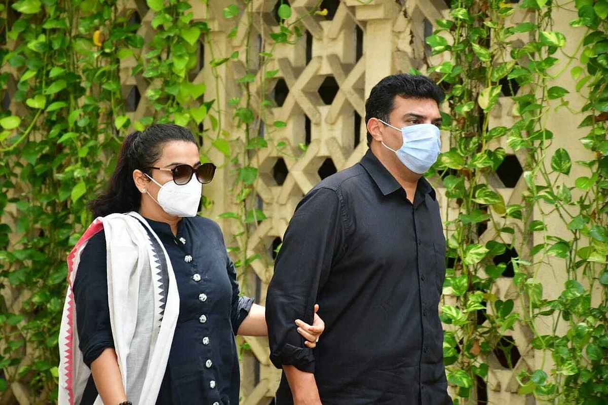 Vidya Balan and Sidharth Roy Kapur arrive at Dilip Kumar's residence