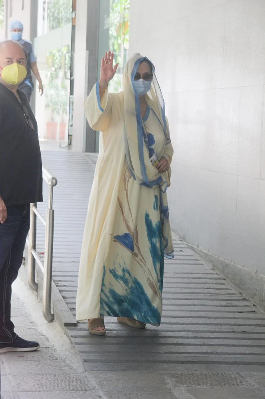 In Pics: Saira Banu arrives at Mumbai's Hinduja Hospital to meet husband Dilip Kumar