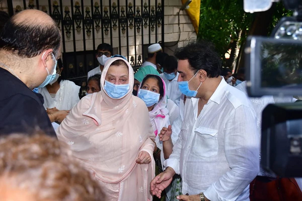 Dilip Kumar funeral: Wrapped in Indian tricolour, legendary actor's mortal remains reach Juhu Qabrastan