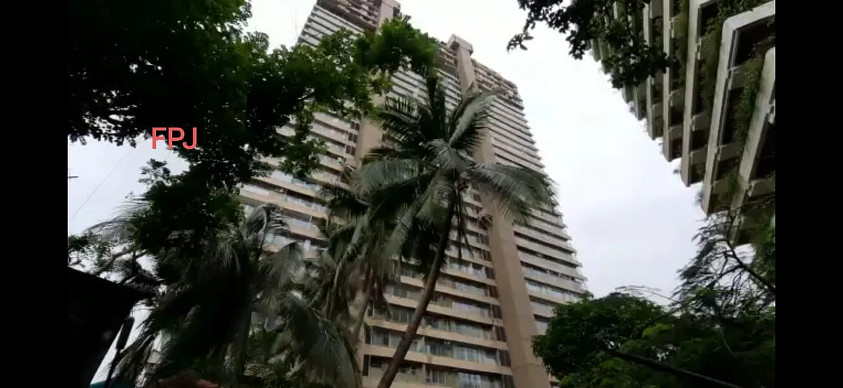 COVID-19 in Mumbai: BMC seals 'Prithvi Apartments' building located at Altamount Road - Watch Video