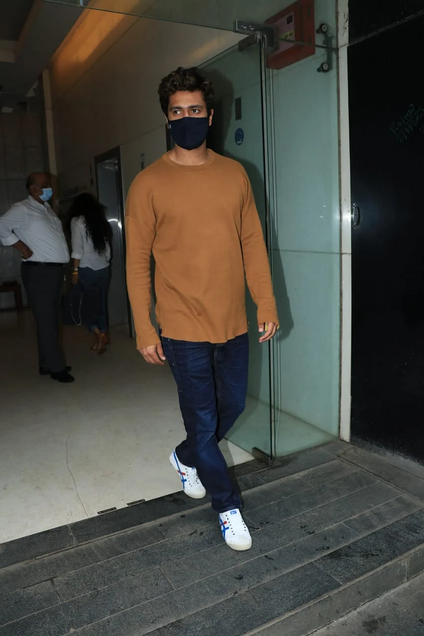 Paparazzi Files: Sonam Kapoor Ahuja, Vicky Kaushal and Janhvi Kapoor spotted in Mumbai; see pics