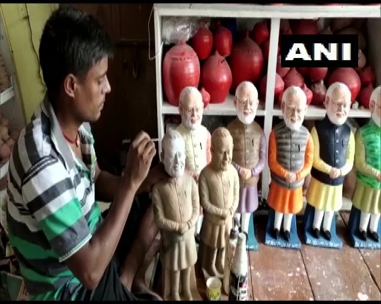 In pics: Bihar sculptor makes PM Modi's statues to use as money storage bank