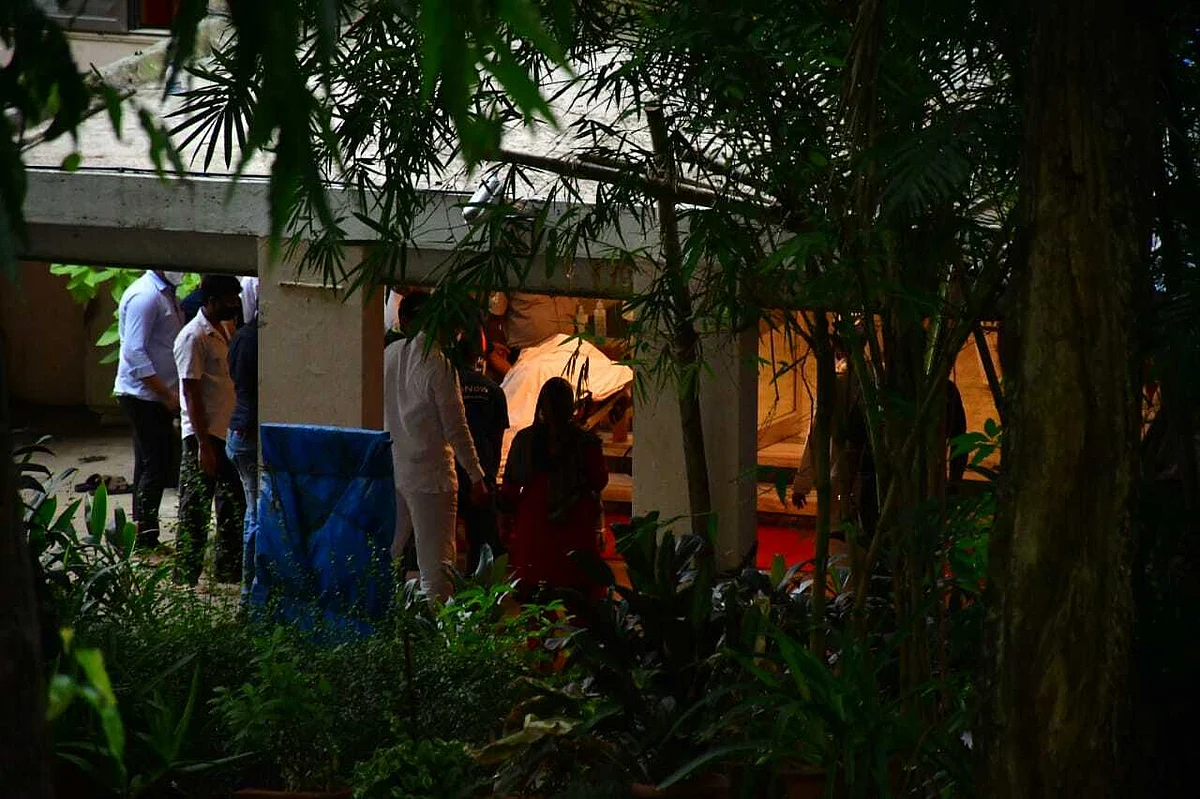Dilip Kumar Funeral Pictures: Actor's last rites to be held at Mumbai's Juhu Muslim Cemetery