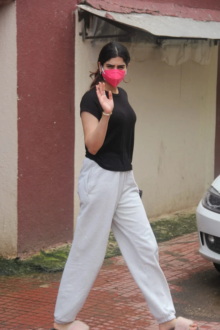 Paparazzi Files: Disha Patani, Yami Gautam, Malaika Arora and other Bollywood celebs step out in Mumbai